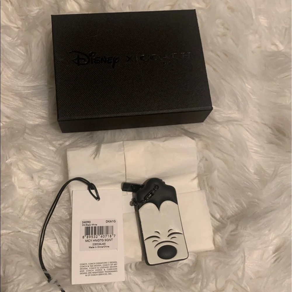 Coach tag